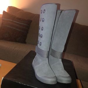 DC suede boots